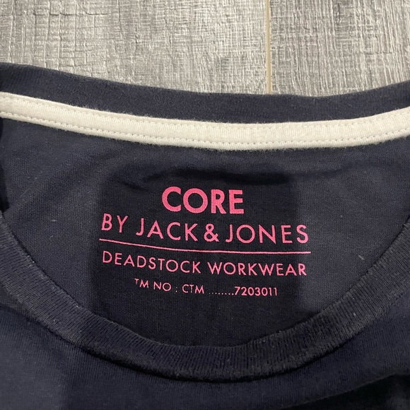 Core Tshirt - Picture 2 of 4